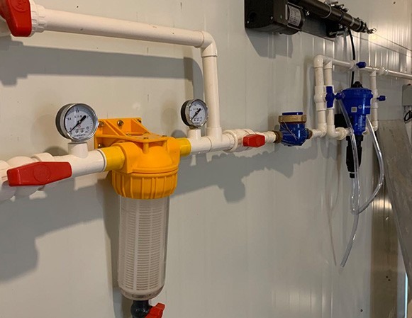 Filter and pressure regulator assembly
